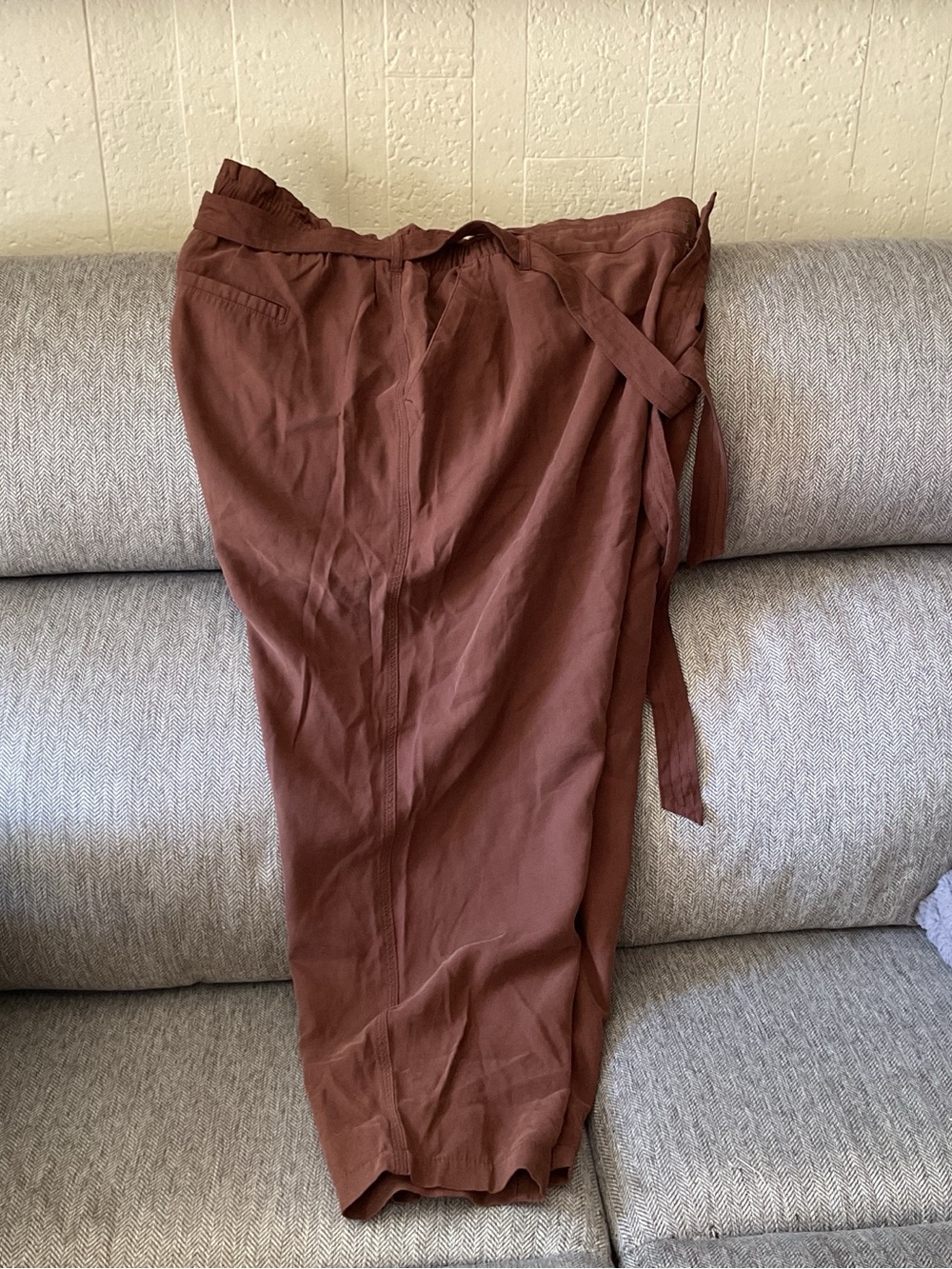 Old Navy Woman’s Drawstring Chino Pants in Deep Brown